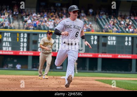 Denver CO, Stati Uniti. 14th luglio 2022. Il catcher del Colorado Brian Serven (6) corre a terzi durante la partita con San Diego Padres e Colorado Rockies tenuto al Coors Field di Denver Co. David Seelig/Cal Sport Medi. Credit: csm/Alamy Live News Foto Stock