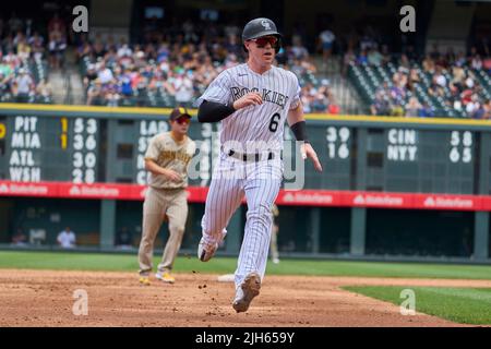 Denver CO, Stati Uniti. 14th luglio 2022. Il catcher del Colorado Brian Serven (6) corre a terzi durante la partita con San Diego Padres e Colorado Rockies tenuto al Coors Field di Denver Co. David Seelig/Cal Sport Medi. Credit: csm/Alamy Live News Foto Stock