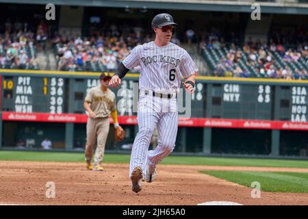 Denver CO, Stati Uniti. 14th luglio 2022. Il catcher del Colorado Brian Serven (6) corre a terzi durante la partita con San Diego Padres e Colorado Rockies tenuto al Coors Field di Denver Co. David Seelig/Cal Sport Medi. Credit: csm/Alamy Live News Foto Stock