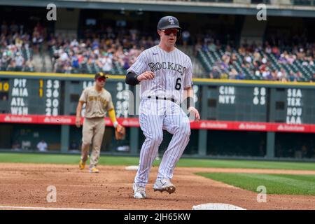 Denver CO, Stati Uniti. 14th luglio 2022. Il catcher del Colorado Brian Serven (6) corre a terzi durante la partita con San Diego Padres e Colorado Rockies tenuto al Coors Field di Denver Co. David Seelig/Cal Sport Medi. Credit: csm/Alamy Live News Foto Stock