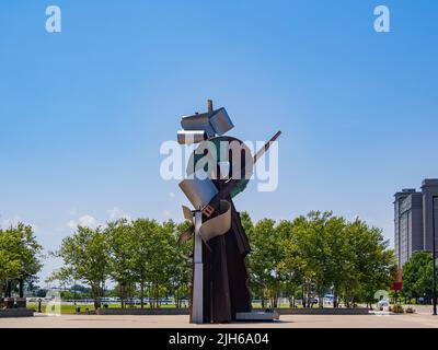 Kansas, LUG 1 2022 - Sunny view of the WaterWalk Sculpture Foto Stock