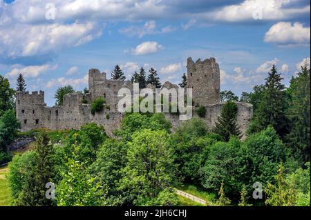 Rovine del castello di Hohenfreyberg vicino a Pfronten, Allgaeu, Baviera, Germania Foto Stock