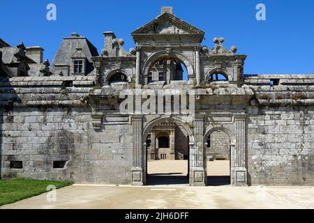 Chateau de Kerjean, 1545, castello in stile rinascimentale costruito nel 1596, ora un museo statale, Saint-Vougay, Finistere dipartimento, Bretagna regione, Francia Foto Stock