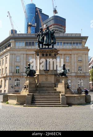 Johannes Gutenberg Monumento, inaugurato nel 1858, memoriale e fontana sul Rossmarkt, Francoforte, Germania Foto Stock