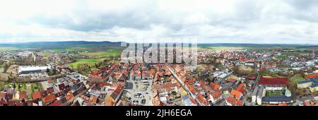 Vista aerea di Bad Koenigshofen con le attrazioni della città. Franconia, Baviera, Germania Foto Stock