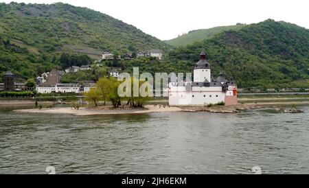 Castello di Pfalzgrafenstein, costruito sull'isola di Falkenau sul fiume Reno nel 14th secolo come stazione di pagamento a pedaggio, Kaub, Germania Foto Stock