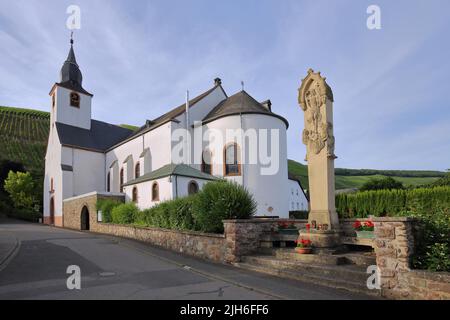 Chiesa di Santa Maria costruita nel 1783 con santuario lungo la strada a Kluesserath, Mosella centrale, Mosella, Renania-Palatinato, Germania Foto Stock