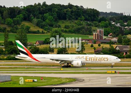 Aircraft Emirates, Boeing 777-300ER, A6-EQL, Zurigo Kloten, Svizzera Foto Stock