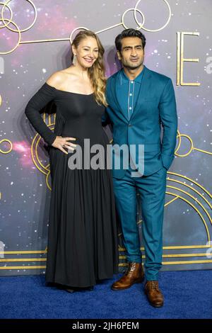 Cast e ospiti partecipano al UK Gala Screening of Eternals al BFI IMAX con: Kumail Nanjiani dove: Londra, Regno Unito quando: 27 Ott 2021 Credit: Phil Lewis/WENN Foto Stock