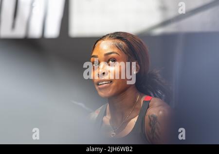 Eugene, Stati Uniti. 15th luglio 2022. Atletica: Campionati del mondo: Il campione olimpico Elaine Thompson-Herah della Giamaica parla ad una conferenza stampa sui margini dei campionati del mondo a Eugene, Oregon. Credit: Maximilian Haupt/dpa/Alamy Live News Foto Stock