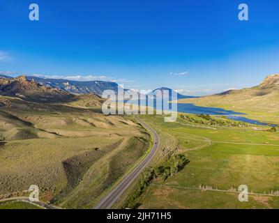 Veduta aerea del paesaggio sopra l'area rurale di Cody in Wyoming Foto Stock