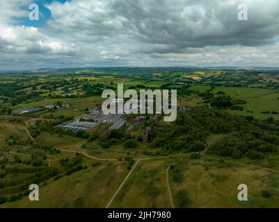 Chatterley Whitfield abbandonò la cava dismessa ex miniera e museo Stoke on Trent Staffordshire Drone fotografia aerea Foto Stock