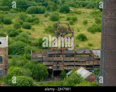 Chatterley Whitfield abbandonò la cava dismessa ex miniera e museo Stoke on Trent Staffordshire Drone fotografia aerea Foto Stock