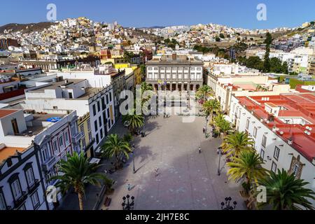 Piazza principale di Las Palmas de Gran Canarias. Vista aerea con le sue case multicolore nel tipico stile coloniale della città. Spagna. Foto Stock