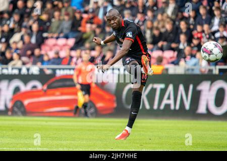 Herning, Danimarca. 15th luglio 2022. Edward Chilufya (18) del FC Midtjylland ha visto durante la partita Superliga del 3F tra il FC Midtjylland e il Randers FC alla MCH Arena di Herning. (Photo Credit: Gonzales Photo/Alamy Live News Foto Stock