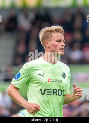 Herning, Danimarca. 15th luglio 2022. Simon Graves (2) del Randers FC visto durante la partita Superliga del 3F tra il FC Midtjylland e il Randers FC alla MCH Arena di Herning. (Photo Credit: Gonzales Photo/Alamy Live News Foto Stock