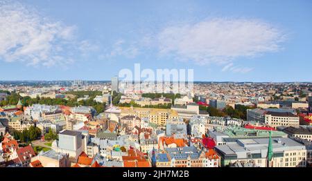 Vista panoramica della città dalla torre Chiesa di San Pietro. Riga, Lettonia Foto Stock