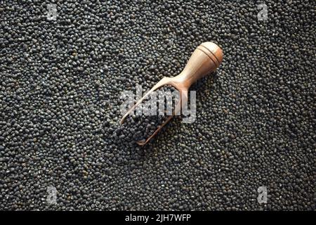 Lenticchie crude intere secche nere URAD Foto Stock