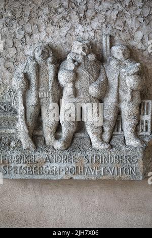 Targa commemorativa per Andree, Fraenkel e Strindberg, che morì in una spedizione in mongolfiera a idrogeno del 1897, Stockholm City Hall, (Stadshuset), Stoccolma, Svezia Foto Stock