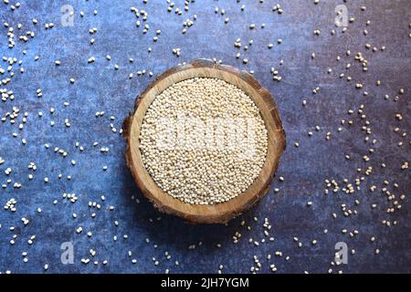 Lenticchie bianche URAD secche intere crude Foto Stock