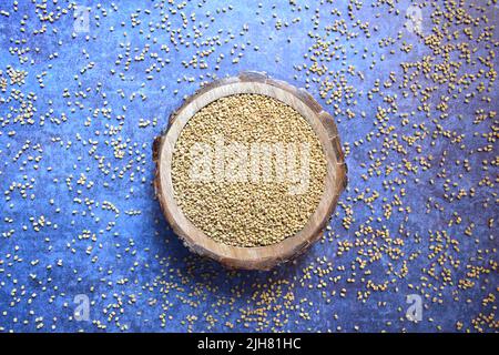 Semi di Fenugreek secchi interi crudi Foto Stock