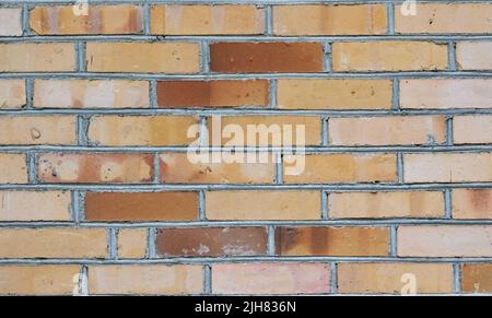 Muro di mattoni. Sfondo di mattoni rossi luminosi. Sfondo industriale classico fatto di piccoli blocchi rossi. Foto Stock