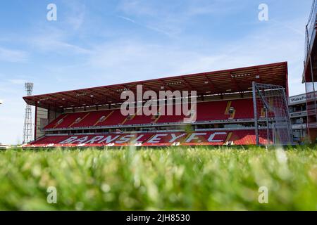 Vista generale di Oakwell, sede di Barnsley davanti alla partita pre-stagione amichevole tra Barnsley e Nottingham Forest a Oakwell, Barnsley Sabato 16th luglio 2022. (Credit: Jon Hobley | MI News) Credit: MI News & Sport /Alamy Live News Foto Stock