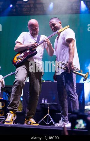 Il trombettista francese-libanese Ibrahim Maalouf si esibisce sul palco durante il Jazz Festival di Nizza, a Nizza, in Francia, il 15 luglio 2022. Foto di Yoann Rochette/ABACAPRESS.COM Foto Stock