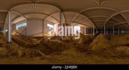 Visualizzazione panoramica a 360 gradi di Panorama sferico completo senza cuciture a 360 gradi in proiezione equirettangolare del sito di costruzione indoor a Tula, Russia - 4 giugno 2013
