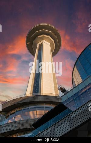 Ankara, Turchia - 05 luglio 2022: Atakule Tower è il punto di riferimento principale di Ankara, Turchia Foto Stock