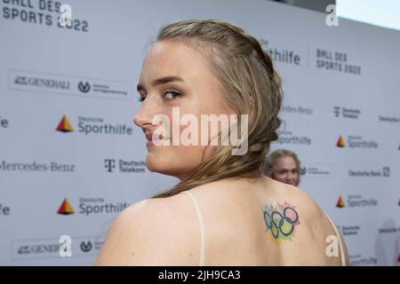 Wiesbaden, Germania. 16th luglio 2022. Charline SCHWARZ, tiro con l'arco, red carpet, Red Carpet Show, Ball des Sports on July 16th, 2022 in Wiesbaden Credit: dpa/Alamy Live News Foto Stock