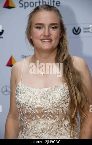 Wiesbaden, Germania. 16th luglio 2022. Charline SCHWARZ, tiro con l'arco, red carpet, Red Carpet Show, Ball des Sports on July 16th, 2022 in Wiesbaden Credit: dpa/Alamy Live News Foto Stock