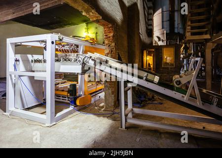 Confezionatrice, insaccatrice e impilatrice di cemento Foto Stock