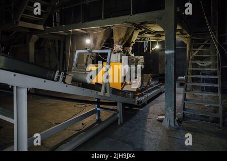 Confezionatrice, insaccatrice e impilatrice di cemento Foto Stock