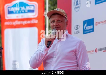 Mosca, Russia. 16th luglio 2022. Maxim Sokolov, direttore generale della società automobilistica russa Avtovaz, partecipa a una cerimonia che segna il termine del Rally della Via della Seta, un raduno da Astrakhan a Mosca, presso il complesso sportivo Luzhniki di Mosca, Russia. Nikolay Vinokurov/Alamy Live News Foto Stock