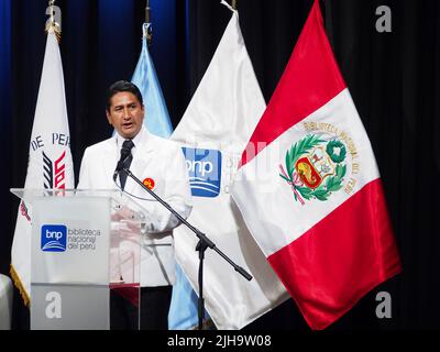 Vladimir Cerron che partecipa al dibattito presidenziale Foto Stock