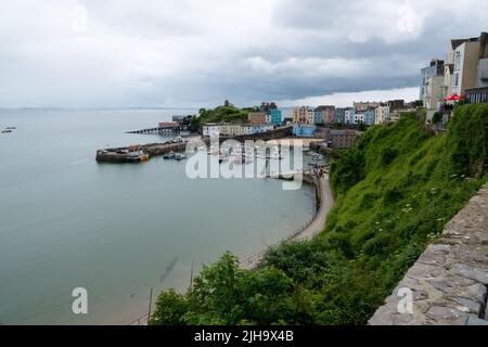 Vista del porto di Tenby dal sentiero Norton Foto Stock