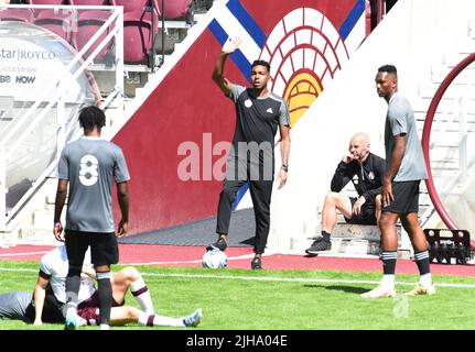 Tynecastle Park, Edinburgh.Scotland UK.16th July 22 Hearts vs Crawley Town. Adatto per la stagione precedente. Crawley Town. Responsabile Kevin Betsy. Credit: eric mccowat/Alamy Live News Foto Stock