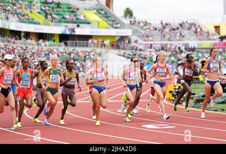 Eugene, Stati Uniti. 16th luglio 2022. Gli atleti si sfidano durante la finale femminile del 10000m al World Athletics Championships Oregon22 di Eugene, Oregon, Stati Uniti, 16 luglio 2022. Credit: Wang Ying/Xinhua/Alamy Live News Foto Stock