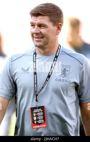 Aston Villa Manager, Steven Gerrard, guarda avanti Foto Stock