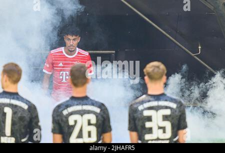 Noussair Mazraoui, FCB 40 nel Team Presentation FC BAYERN München 1.German Football League il 16 luglio 2022 a Monaco di Baviera, Germania. Stagione 2022/2023, 1.Bundesliga, München, FCB, © Peter Schatz / Alamy Live News Foto Stock