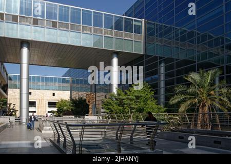 Courtyard of ben Gurion International Airport in Tel Aviv, Israele Foto Stock