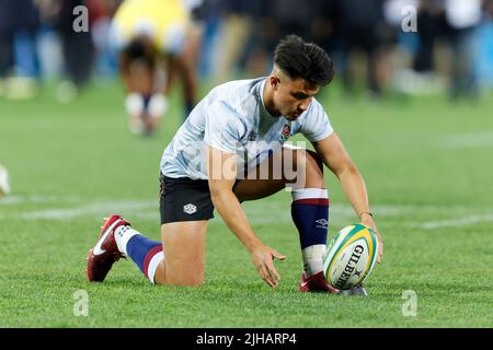 SYDNEY, AUSTRALIA - LUGLIO 16: Marcus Smith of England pratica calci obiettivi prima del gioco tre della serie International Test Match tra la wallaby australiana e l'Inghilterra al SCG il 16 luglio 2022 a Sydney, Australia credito: IOIO IMAGES/Alamy Live News Foto Stock