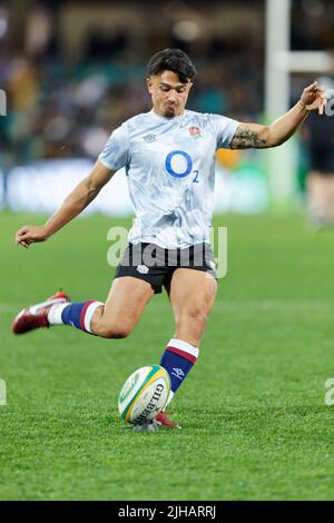 SYDNEY, AUSTRALIA - LUGLIO 16: Marcus Smith of England pratica calci obiettivi prima del gioco tre della serie International Test Match tra la wallaby australiana e l'Inghilterra al SCG il 16 luglio 2022 a Sydney, Australia credito: IOIO IMAGES/Alamy Live News Foto Stock