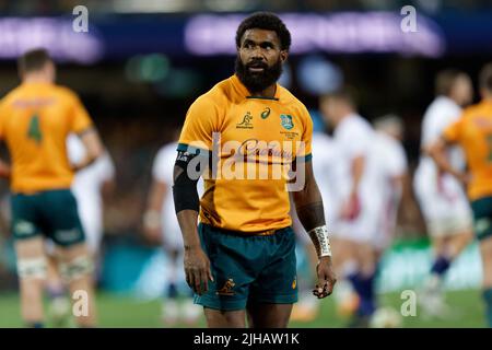 SYDNEY, AUSTRALIA - LUGLIO 16: Marika Koroibete dei Wallabies guarda verso il tabellone durante il gioco tre della serie International Test Match tra i Wallabies australiani e l'Inghilterra al SCG il 16 luglio 2022 a Sydney, Australia Credit: IOIO IMAGES/Alamy Live News Foto Stock