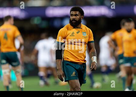 SYDNEY, AUSTRALIA - LUGLIO 16: Marika Koroibete dei Wallabies guarda verso il tabellone durante il gioco tre della serie International Test Match tra i Wallabies australiani e l'Inghilterra al SCG il 16 luglio 2022 a Sydney, Australia Credit: IOIO IMAGES/Alamy Live News Foto Stock