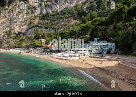 Mala Beach club nella Costa Azzurra vicino a Cap d'Ail Foto Stock