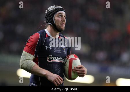 Ryan Jones, il Wales capt guarda avanti. Invesco Perpetual Series, Wales contro Fiji , partita internazionale di rugby al Millennium Stadium di Cardiff venerdì Foto Stock