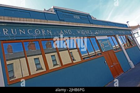 Runcorn and Widnes Co-operated Society, 1928, 31-33 Ashridge Street. Runcorn, Halton, Cheshire, Inghilterra, Regno Unito, WA7 1HU Foto Stock