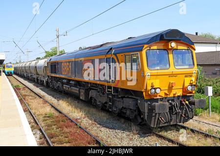 GBRf 66750 traino di carri di cemento castello a WBQ, Bristol Panel Signal Box Foto Stock